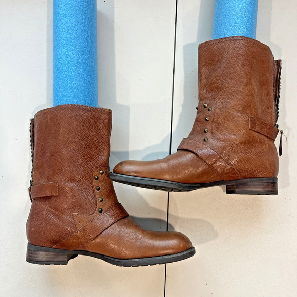 Franco Sarto Sz 8.5 M Privy Brown Leather Moto Boots Pull On Spikes Buckles FLAW - Picture 1 of 11